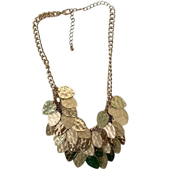 Layered Texture Leaves Shape Chunky Metal Necklace in Vintage Gold Tone - Picture 3 of 5
